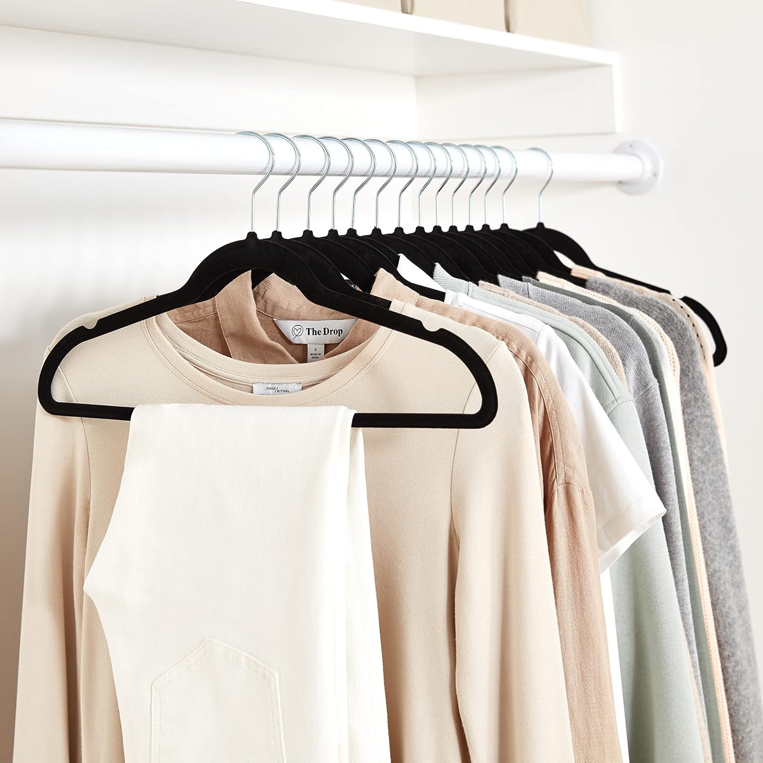 Amazon Basics Slim Velvet Non-Slip Space Saving Suit Clothes Hangers for Closet Organization. Black/Silver. 30-Pack - Image 9